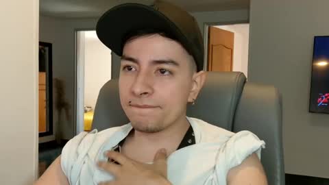 Snapshot of jhoan_saenz chatting on September 23, 2025, 3:48 pm Jhoan Saenz online show from September 23, 2025, 3:48 pm