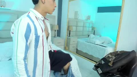 jhoanleandro online show from February 6, 2025, 4:10 am