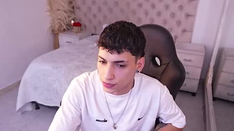 jhoanleandro online show from March 17, 2026, 5:22 am