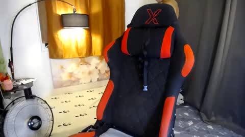 jhon_cummer online show from June 19, 2026, 6:34 pm