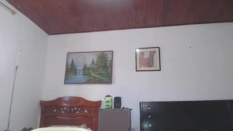 Snapshot of jhon_tommy chatting on January 1, 2025, 2:20 pm jhon tommy online show from January 1, 2025, 2:20 pm