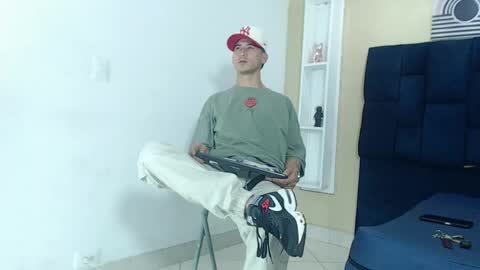 Snapshot of jhonn_rhyss chatting on February 23, 2025, 7:49 pm Jhon online show from February 23, 2025, 7:49 pm