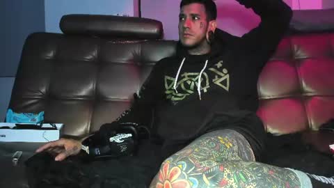 jhonny_ackerman online show from July 5, 2026, 4:19 am
