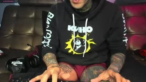 jhonny_ackerman online show from July 21, 2026, 8:33 pm