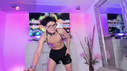 JHONNATHAN online show from June 11, 2026, 8:07 pm