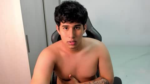 jhonny_dickm online show from October 22, 2025, 1:50 am