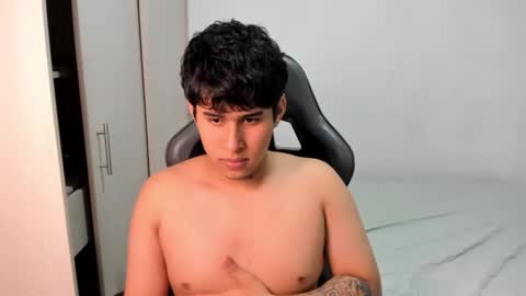 jhonny_dickm online show from October 22, 2025, 8:52 pm
