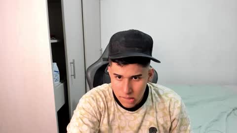 jhonny_dickm online show from October 26, 2025, 8:04 pm