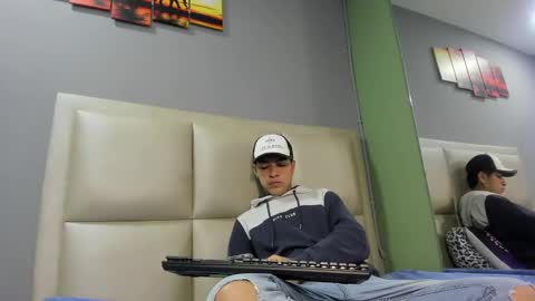 Snapshot of jhonny_saenz chatting on October 18, 2025, 1:45 pm Jhonny online show from October 18, 2025, 1:45 pm