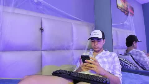 Snapshot of jhonny_saenz chatting on October 31, 2025, 2:29 pm Jhonny online show from October 31, 2025, 2:29 pm