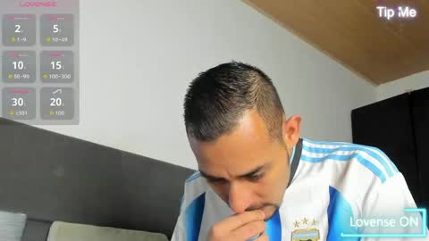 Jhony Alzate online show from May 4, 2026, 1:34 am