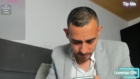Jhony Alzate online show from May 25, 2026, 12:27 am