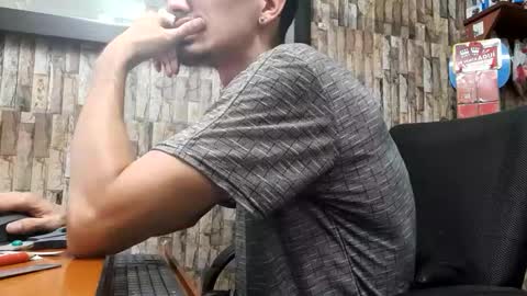 Snapshot of jhosuamoore chatting on February 25, 2026, 12:31 am Jhosuamoore online show from February 25, 2026, 12:31 am