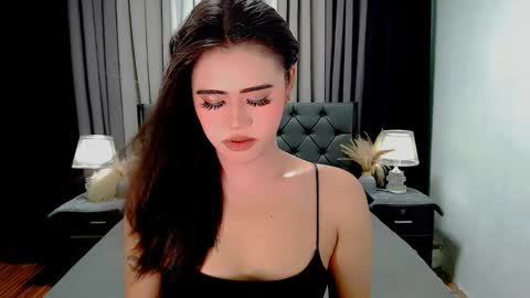 jhuliana_and_charles_room online show from April 29, 2026, 11:44 pm