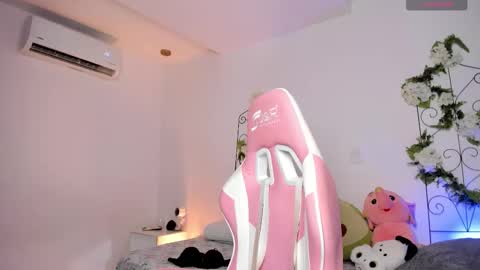 Snapshot of jiggly_ chatting on September 15, 2025, 1:16 am Jiggly online show from September 15, 2025, 1:16 am