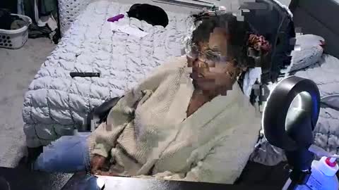 Snapshot of jigglypineapples chatting on October 2, 2025, 1:45 am goldenbaby online show from October 2, 2025, 1:45 am