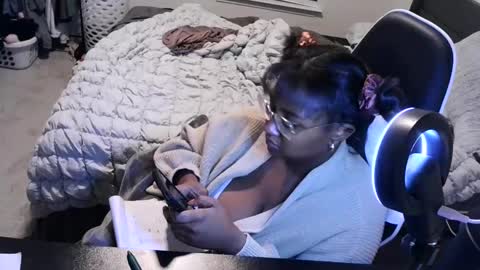 Snapshot of jigglypineapples chatting on October 3, 2025, 1:46 am goldenbaby online show from October 3, 2025, 1:46 am