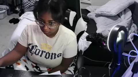 Snapshot of jigglypineapples chatting on October 12, 2025, 2:10 am goldenbaby online show from October 12, 2025, 2:10 am