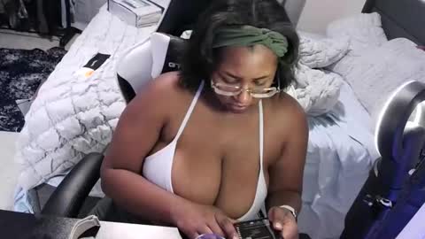 Snapshot of jigglypineapples chatting on November 9, 2025, 2:10 am goldenbaby online show from November 9, 2025, 2:10 am