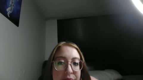 jilliangiselle online show from May 5, 2026, 4:42 am