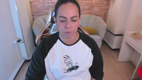 jimena  online show from March 6, 2025, 3:24 am