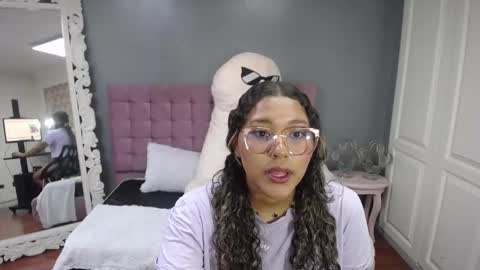 Snapshot of jimena_bell chatting on September 18, 2025, 2:30 pm Jimena online show from September 18, 2025, 2:30 pm
