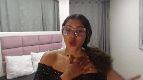 Snapshot of jimena_bell chatting on October 14, 2025, 1:23 pm Jimena online show from October 14, 2025, 1:23 pm