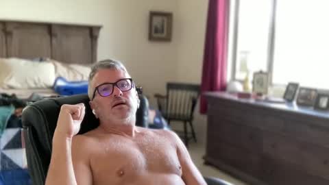 Snapshot of jimmyaaron chatting on January 3, 2025, 6:24 pm Dad of Three online show from January 3, 2025, 6:24 pm