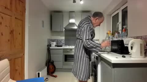 Snapshot of jimmybenido chatting on December 18, 2025, 5:41 pm Jim Redgewell online show from December 18, 2025, 5:41 pm