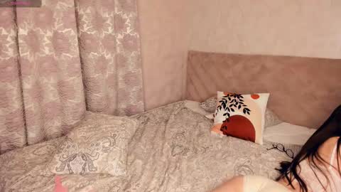 Jinny online show from February 11, 2025, 9:35 pm