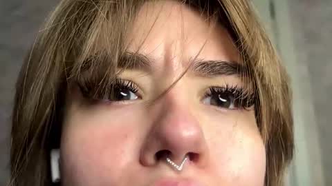 Jinny online show from September 21, 2025, 6:09 pm