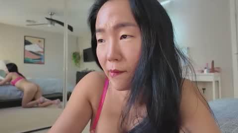 Snapshot of jiwon4u chatting on December 13, 2025, 10:37 pm Jiwon online show from December 13, 2025, 10:37 pm