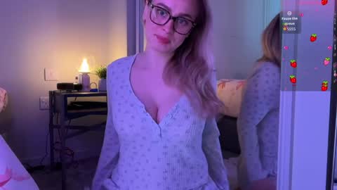 Juliette Rose online show from May 7, 2026, 8:42 am