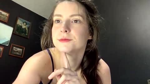 jlynn1997 online show from April 15, 2026, 2:35 pm