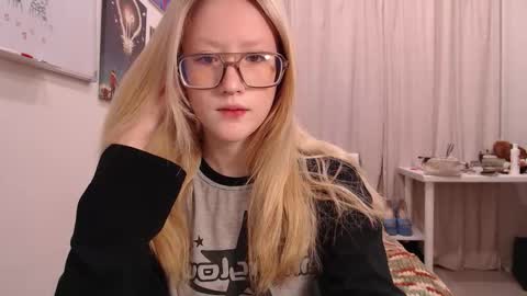 joan_kiss online show from October 17, 2025, 3:20 am