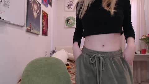 Snapshot of joan_kiss chatting on April 15, 2026, 11:39 am joan_kiss online show from April 15, 2026, 11:39 am