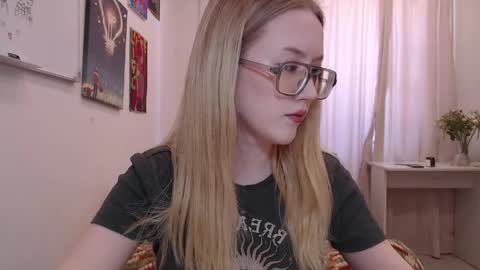 Snapshot of joan_kiss chatting on May 4, 2026, 11:06 am joan_kiss online show from May 4, 2026, 11:06 am