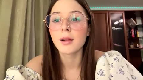 Adel online show from December 16, 2025, 3:17 pm