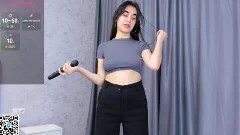 Mia online show from January 10, 2025, 6:17 pm