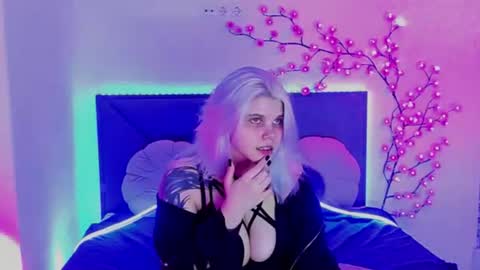Snapshot of joannlowes chatting on June 14, 2026, 7:38 pm Joann online show from June 14, 2026, 7:38 pm