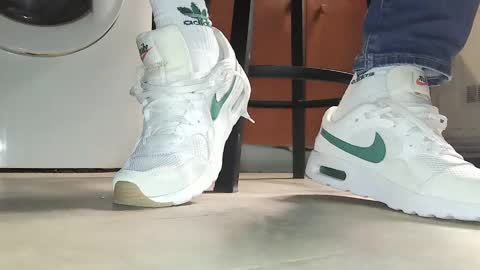 GUILLAUME feet and socks online show from January 27, 2025, 10:49 am