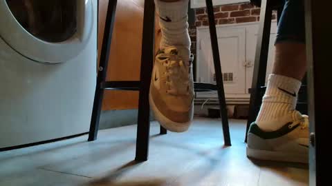 GUILLAUME feet and socks online show from February 2, 2025, 12:13 pm
