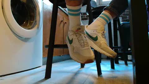 GUILLAUME feet and socks online show from February 3, 2025, 3:17 pm