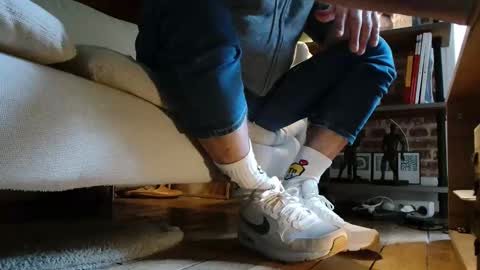 GUILLAUME feet and socks online show from February 5, 2025, 9:57 am