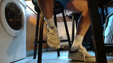 GUILLAUME feet and socks online show from February 14, 2025, 8:10 am