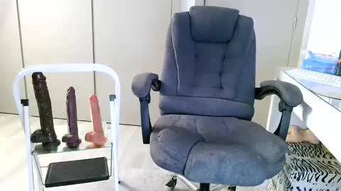 Snapshot of jockstraps3x chatting on December 17, 2025, 1:06 pm Jockstrap3x online show from December 17, 2025, 1:06 pm