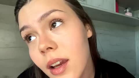 Snapshot of jodeesolarz chatting on June 18, 2026, 9:25 am Mila online show from June 18, 2026, 9:25 am