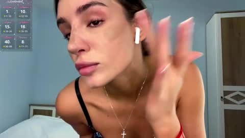 Nicole online show from December 18, 2025, 4:29 am