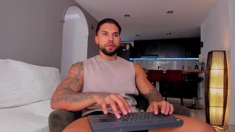 joe_esthetic online show from September 30, 2025, 8:03 pm