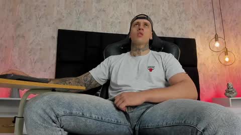 Snapshot of joeysexx1 chatting on December 12, 2024, 3:43 am online show from December 12, 2024, 3:43 am